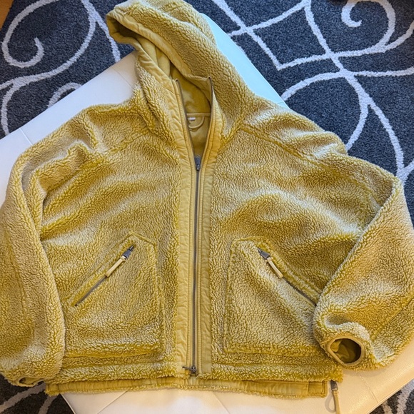 FREE PEOPLE Cozy Yellow Hooded  Mountain Air Jacket, size large - Picture 2 of 6